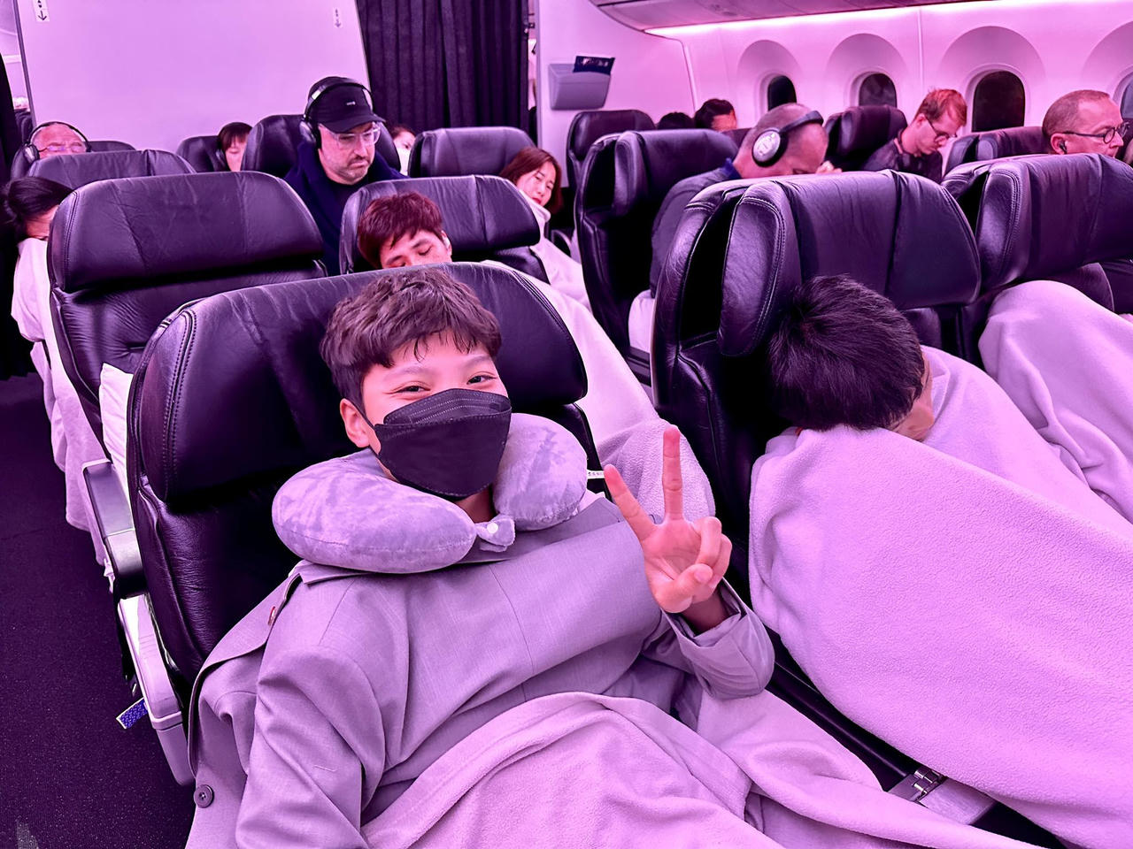 Tuyển nữ Việt Nam hạ cánh an toàn tại New Zealand