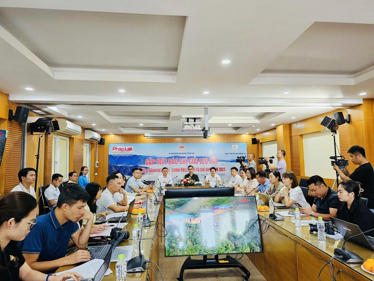 100 nhà báo sẽ tham gia giải leo núi “Bước chân trên mây”, cơ cấu giải thưởng lên đến hàng trăm triệu đồng 