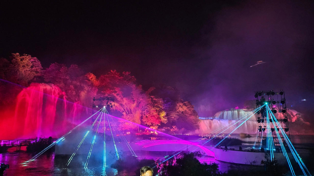 Tưng bừng Lễ hội du lịch thác Bản Giốc