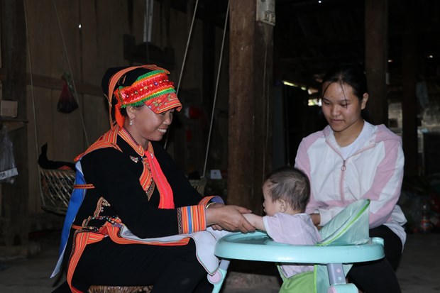 Cô đỡ thôn, bản cánh tay nối dài để phổ biến chính sách của ngành Y tế