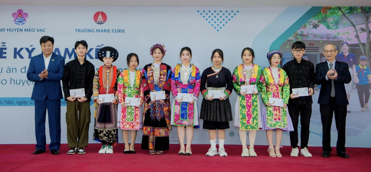 Đưa tiếng Anh đến với học sinh vùng cao 