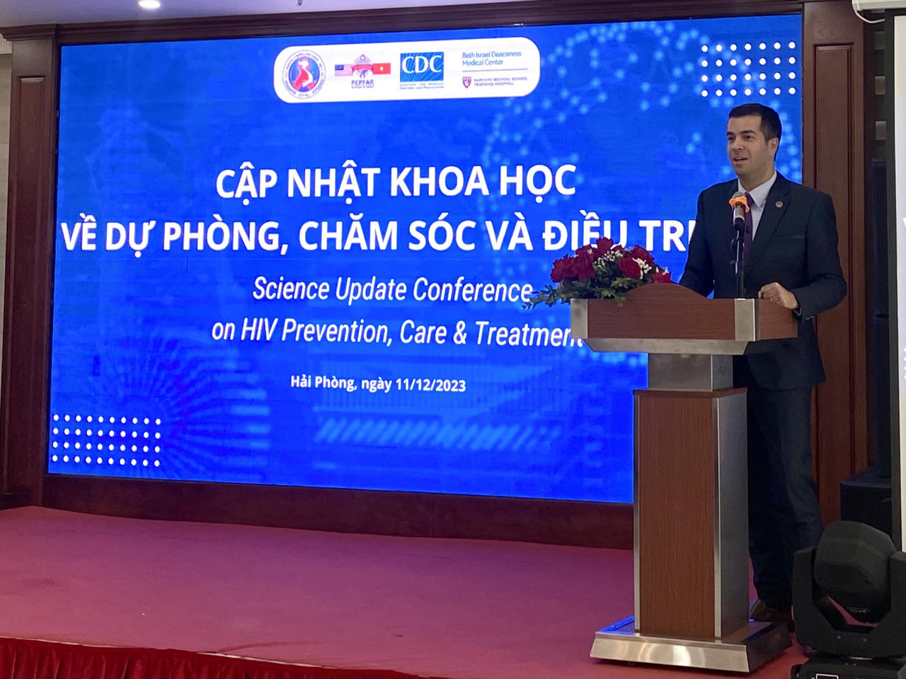 Cập nhật khoa học về dự phòng, chăm sóc và điều trị HIV