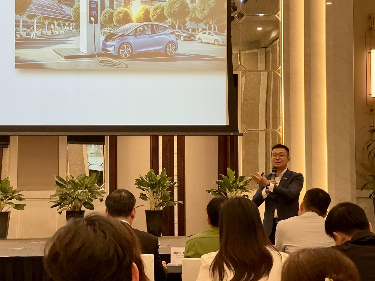 Xu hướng “xanh hóa" năng lượng trong sản xuất