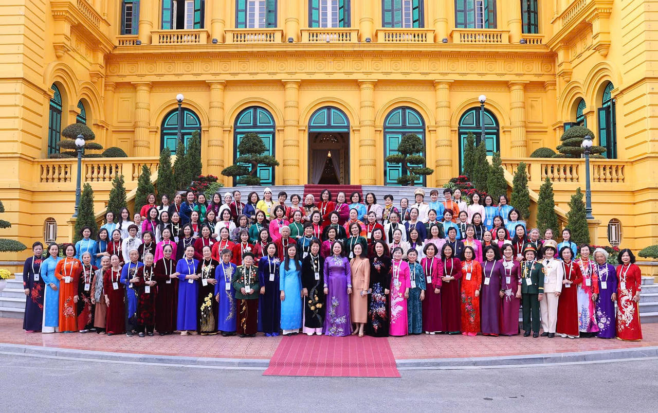 Phó Chủ tịch nước gặp mặt nữ đảng viên tiêu biểu Thủ đô