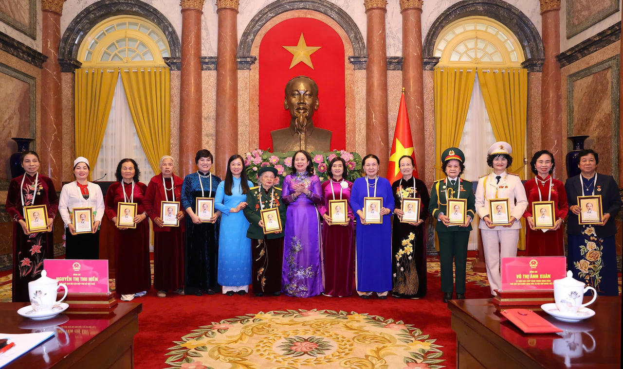 Phó Chủ tịch nước gặp mặt nữ đảng viên tiêu biểu Thủ đô