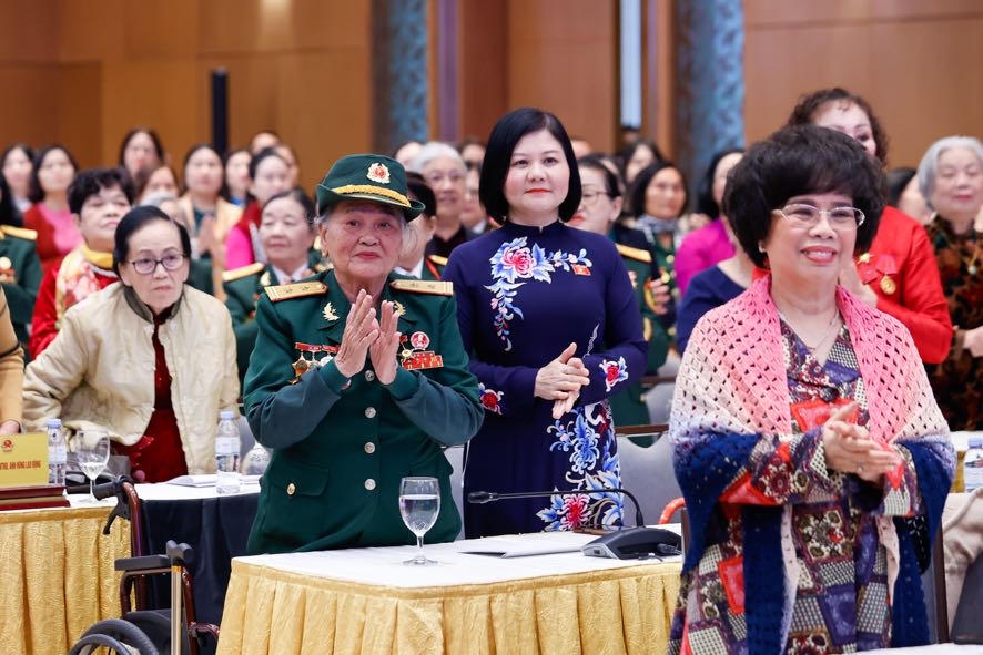 Thủ tướng gặp mặt nữ Anh hùng, nhà khoa học nhận Giải thưởng Kovalevskaia