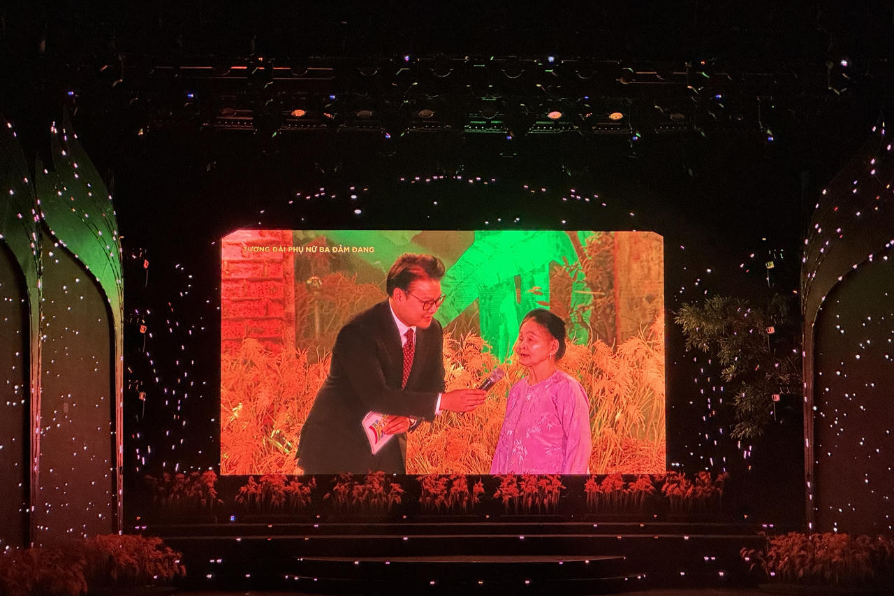 Chương trình nghệ thuật 'Sáng mãi truyền thống phụ nữ Ba đảm đang'