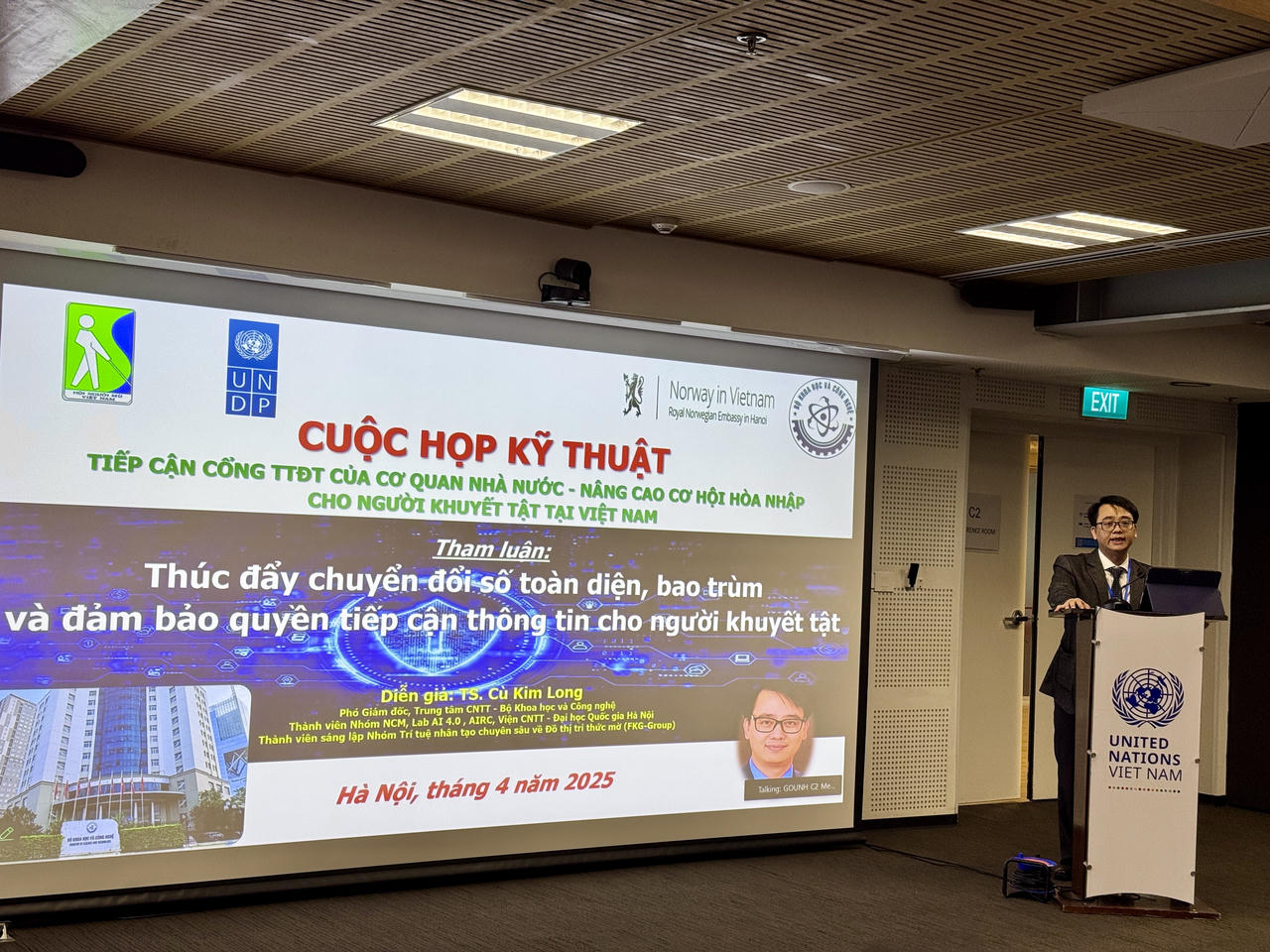 Tạo thuận lợi cho người khuyết tật tiếp cận thông tin các cơ quan nhà nước