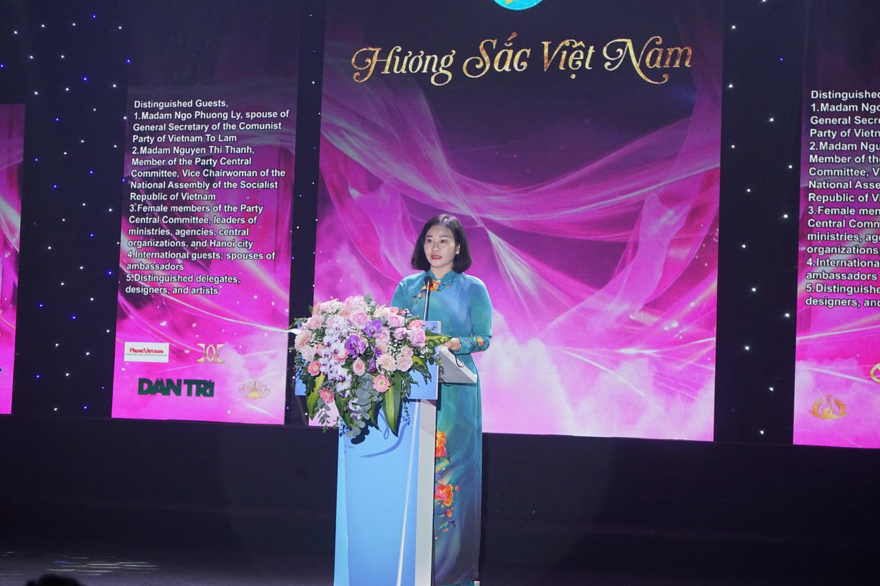 Tôn vinh giá trị Áo dài qua chương trình 'Hương sắc Việt Nam'