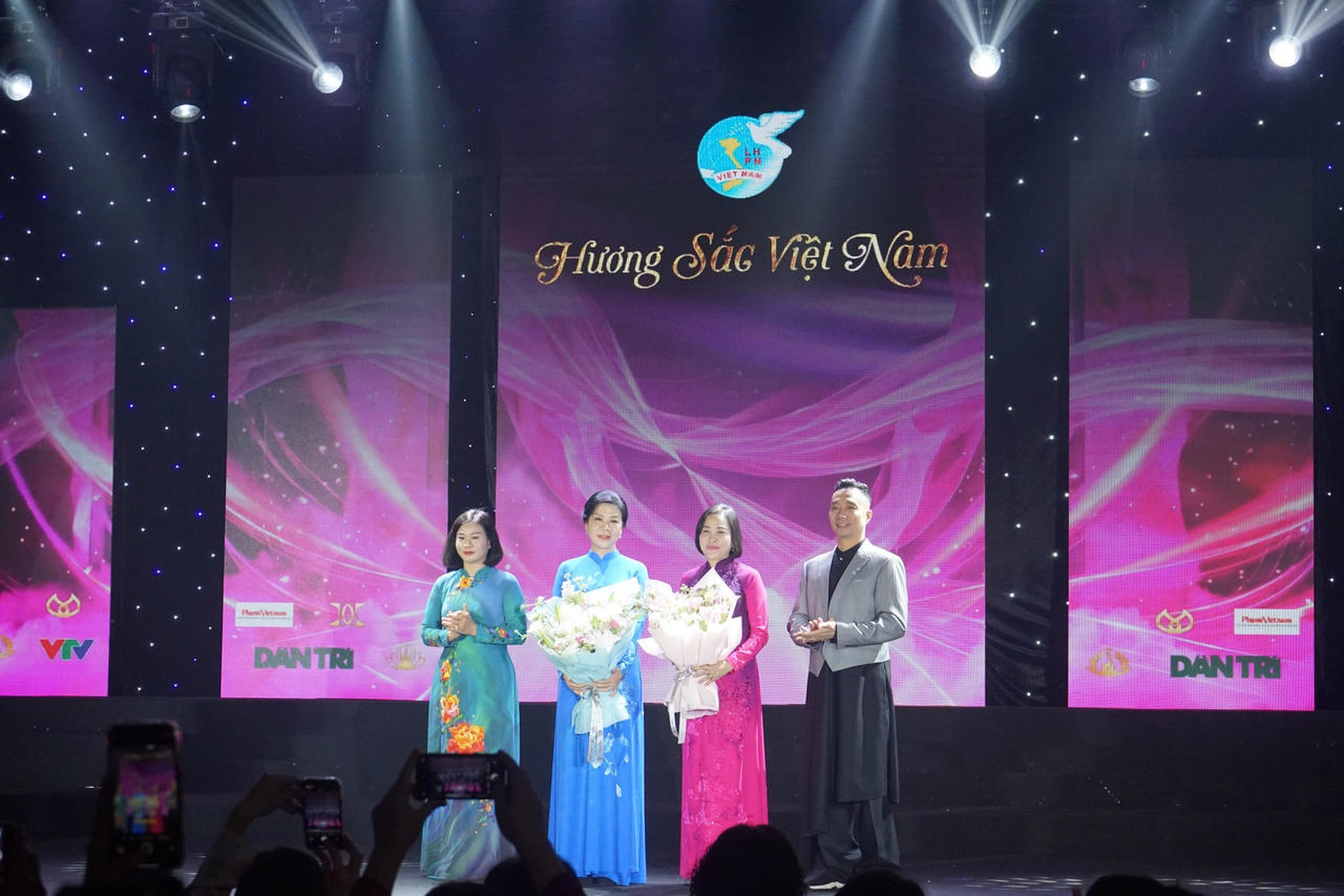 Tôn vinh giá trị Áo dài qua chương trình 'Hương sắc Việt Nam'