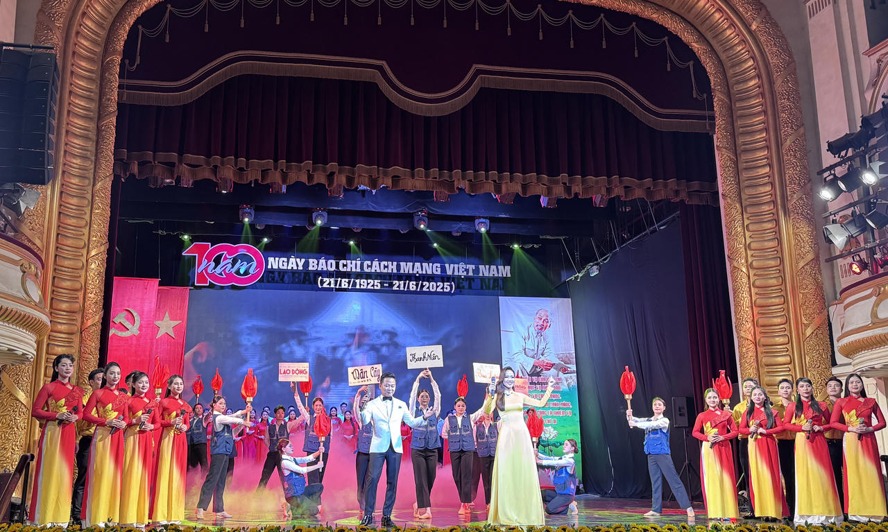 Mãn nhãn chương trình nghệ thuật đặc biệt tôn vinh Báo chí Cách mạng Việt Nam