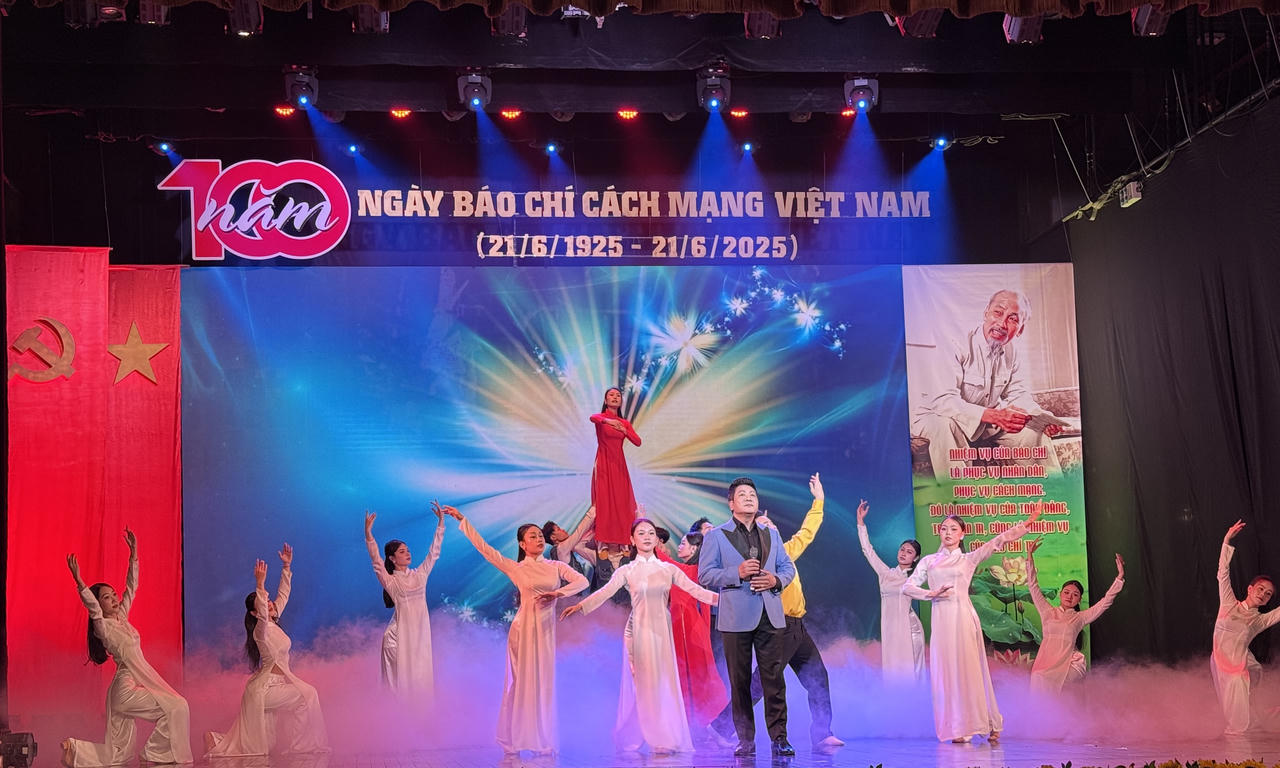 Mãn nhãn chương trình nghệ thuật đặc biệt tôn vinh Báo chí Cách mạng Việt Nam