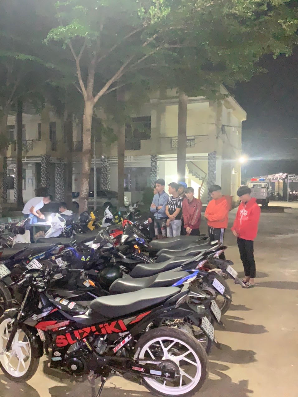  Ngăn chặn và bắt giữ hàng chục thanh niên tụ tập đua xe trái phép