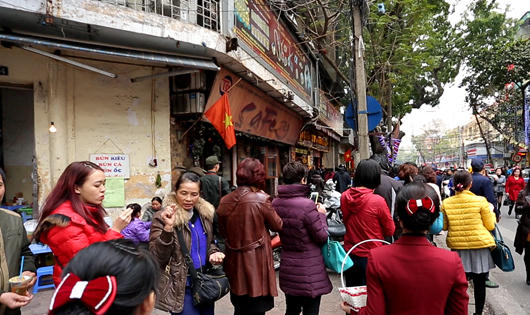 Ngày vía Thần Tài, người dân đi mua vàng như trẩy hội