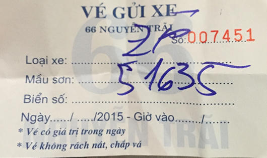 Lấn chiếm đất làm bãi trông giữ xe, cơ quan chức năng “bất lực“