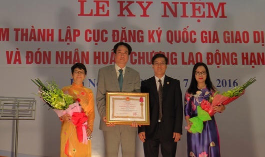 Cục Đăng ký quốc gia giao dịch bảo đảm đón Huân chương Lao động