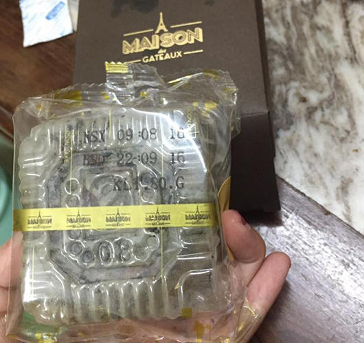 Tá hỏa phát hiện bánh trung thu Maison mốc vẫn còn hạn sử dụng