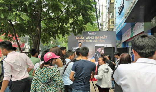 “Kẻ hủy diệt” Galaxy J7 Prime lên kệ rầm rộ, giá 6,3 triệu đồng