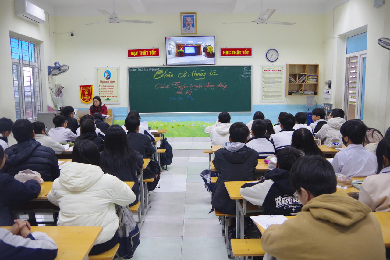 Hơn 1.200 giáo viên, học sinh được tuyên truyền, phổ biến pháp luật về biển đảo và phòng, chống ma túy