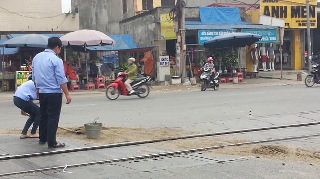 Xe quá tải “qua mặt” cơ quan chức năng huyện Thường Tín?