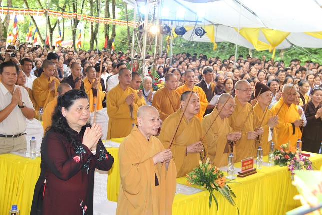 Đại lễ cầu siêu cho các liệt sỹ ở nghĩa trang nhà tù Sơn La