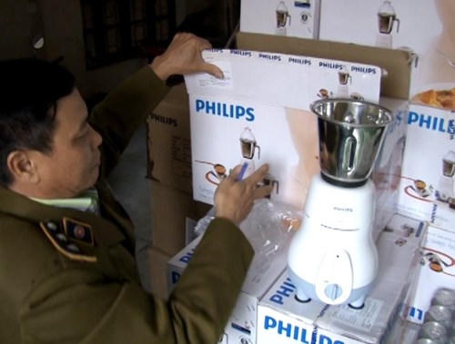 Bắt giữ xe khách đang tuồn rượu ngoại nhập lậu ra Hà Nội