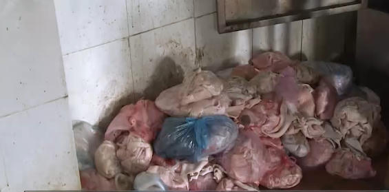 Kinh hoàng: Hàng tấn mỡ, bì lợn bẩn được tiêu thụ mỗi ngày