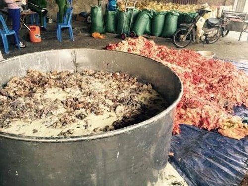 Kinh hoàng: Hàng tấn mỡ, bì lợn bẩn được tiêu thụ mỗi ngày