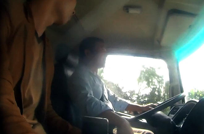 Những chiếc logo "hộ mệnh" và câu hỏi về nạn “bảo kê” xe quá tải?