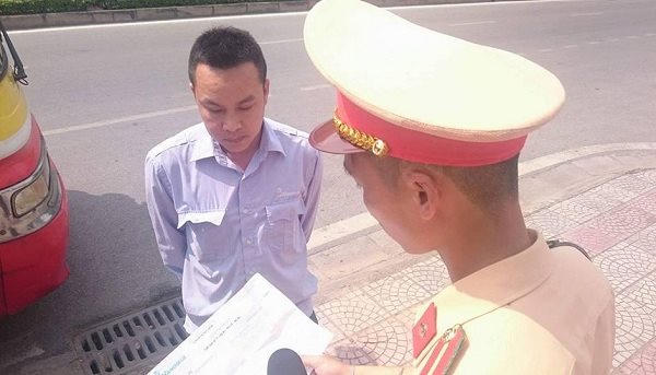 Cách nhận biết xe buýt “nhái” tại Hà Nội