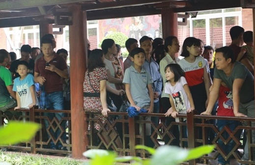 Lăng Bác đón hàng vạn người trong ngày Tết Độc lập