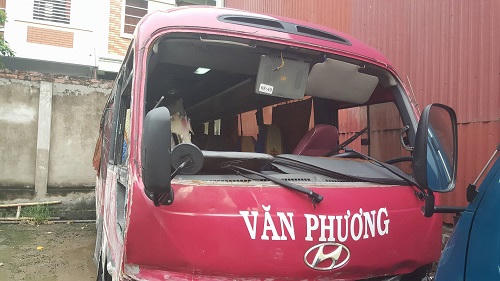 Hình ảnh thảm hại về xe khách lật trên cao tốc Pháp Vân - Cầu Giẽ