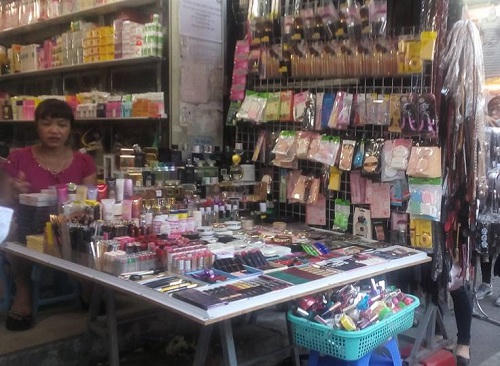 Cảnh giác với thuốc nhuộm tóc giá rẻ tràn lan tại các chợ