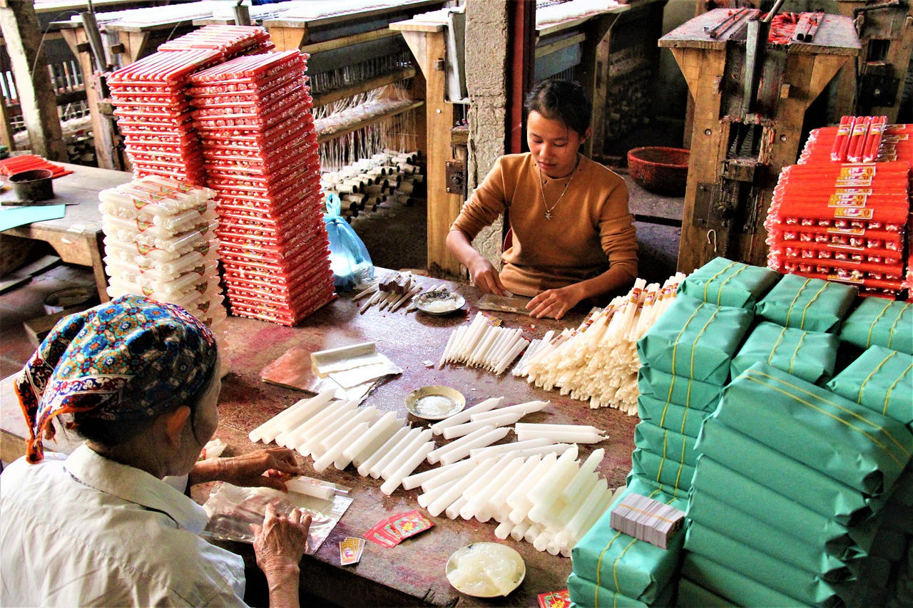 Độc đáo làng nến truyền thống Đình Xuyên