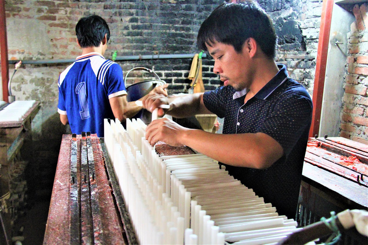 Độc đáo làng nến truyền thống Đình Xuyên