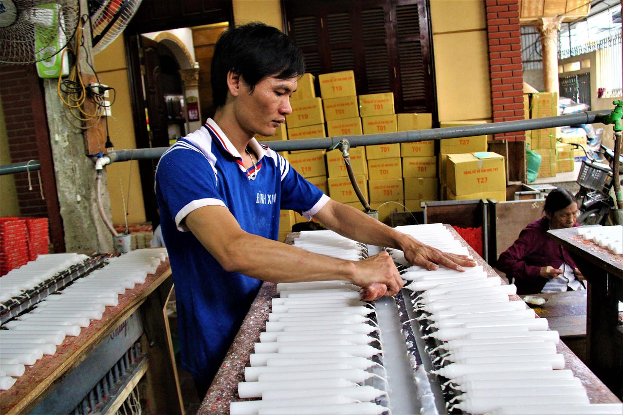 Độc đáo làng nến truyền thống Đình Xuyên