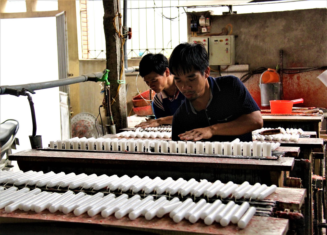 Độc đáo làng nến truyền thống Đình Xuyên