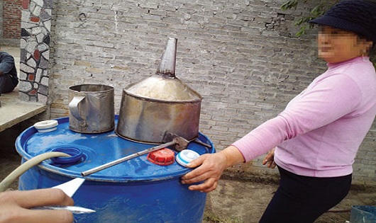 Bắc Ninh: Bắt nhanh hơn 500 lít rượu tự nấu không giấy phép