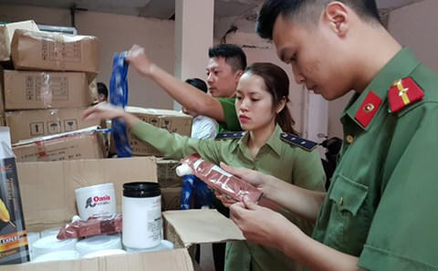 Hà Nội: Tịch thu 4 tấn mỹ phẩm nhập lậu
