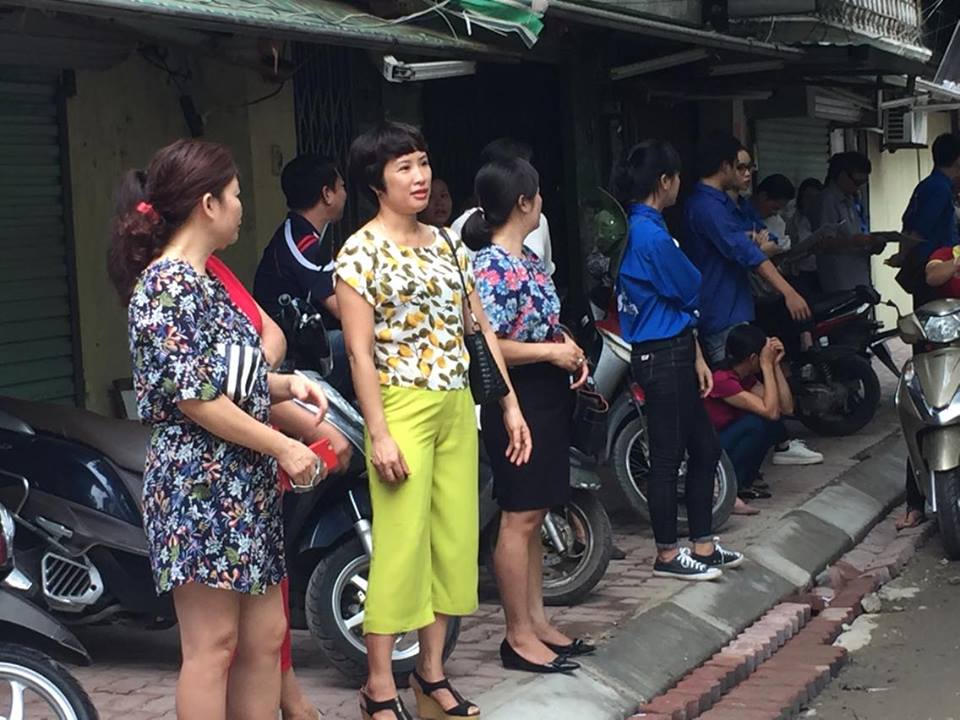 Thí sinh, phụ huynh Hà Nội hồi hộp vào môn đầu thi THPT quốc gia