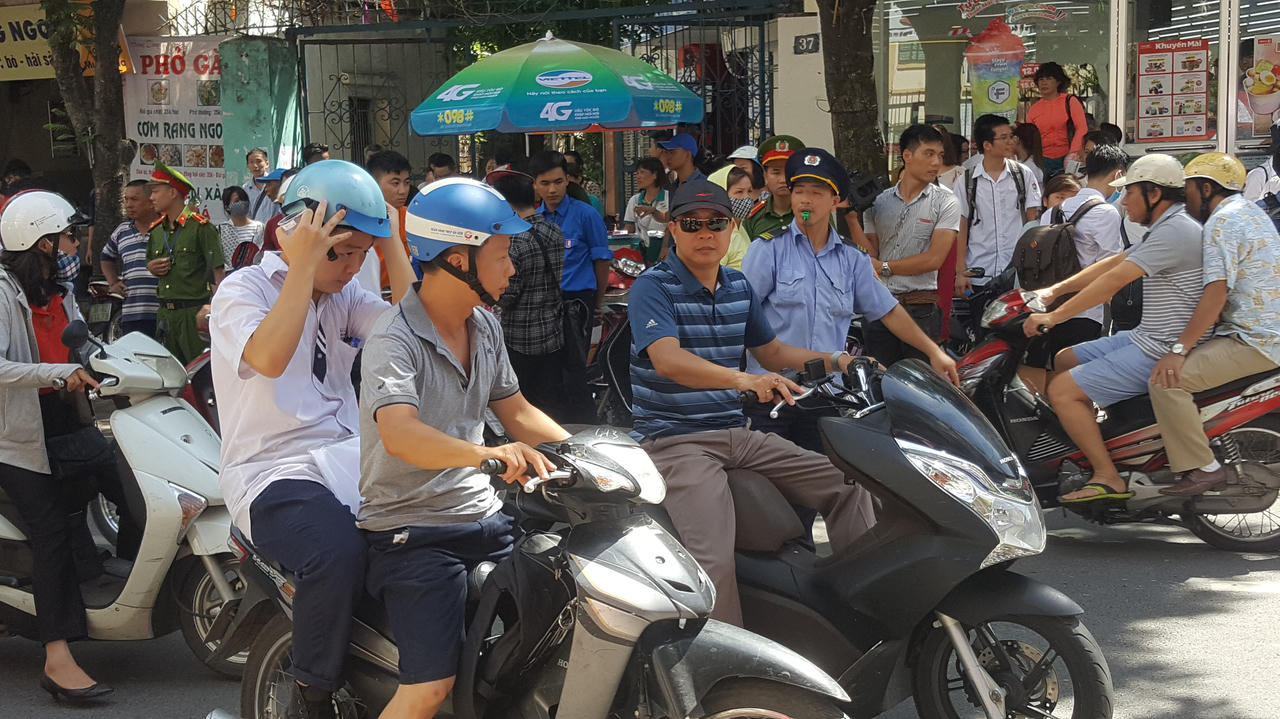 Sĩ tử hào hứng với đề thi môn Ngữ văn về lòng trắc ẩn