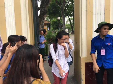 Nhiều sĩ tử Hà Nội làm được 60% bài môn Toán