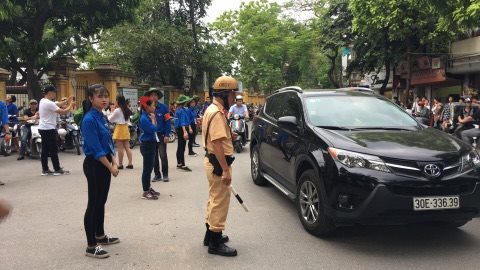 Nhiều sĩ tử Hà Nội làm được 60% bài môn Toán