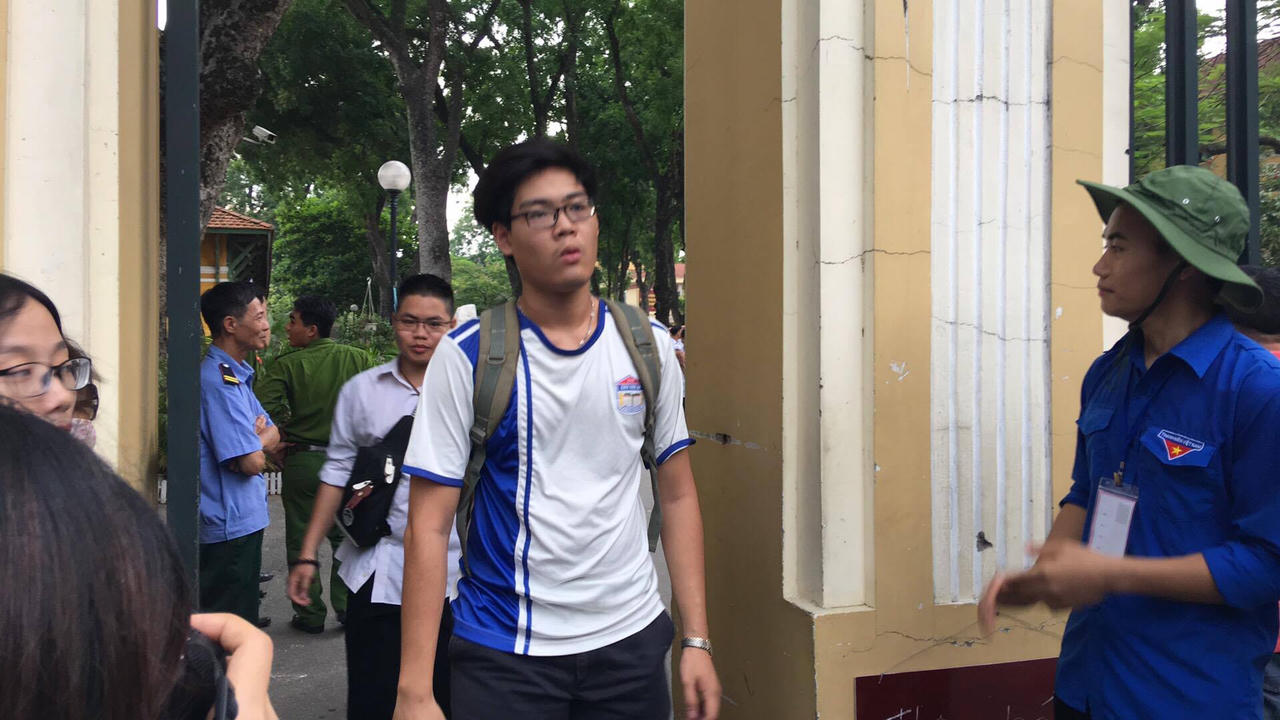 Nhiều sĩ tử Hà Nội làm được 60% bài môn Toán