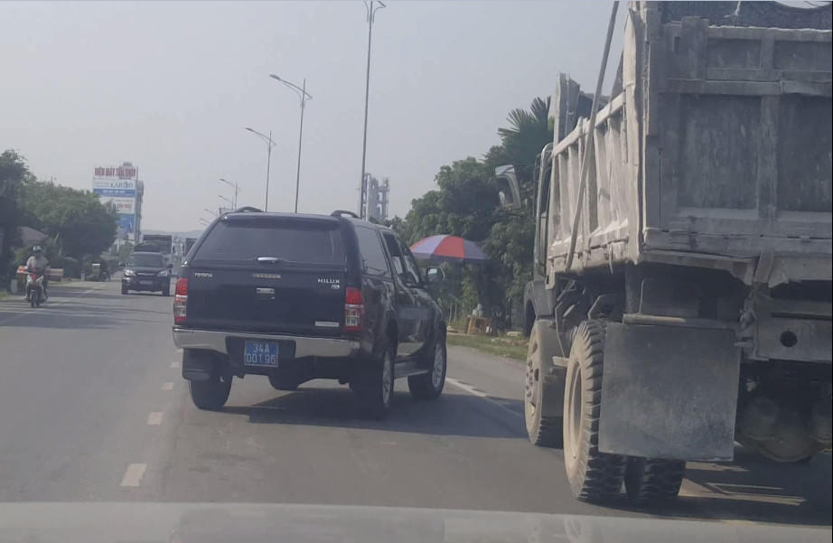 Thanh tra Giao thông Hải Dương “bật đèn xanh” cho xe quá tải vượt trạm cân?