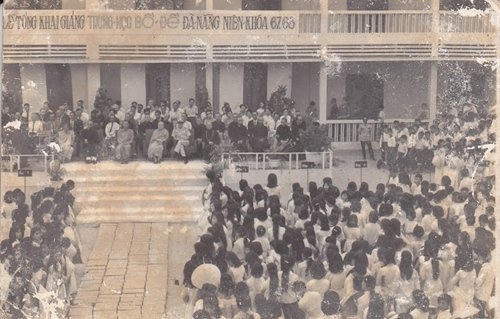 Bồi hồi hình ảnh về lễ khai giảng xưa