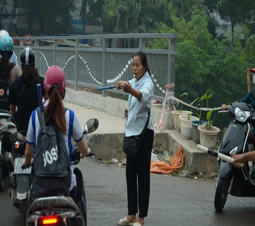 Chuyện ít người biết về nữ 'hiệp sĩ đường phố' Hà Nội 