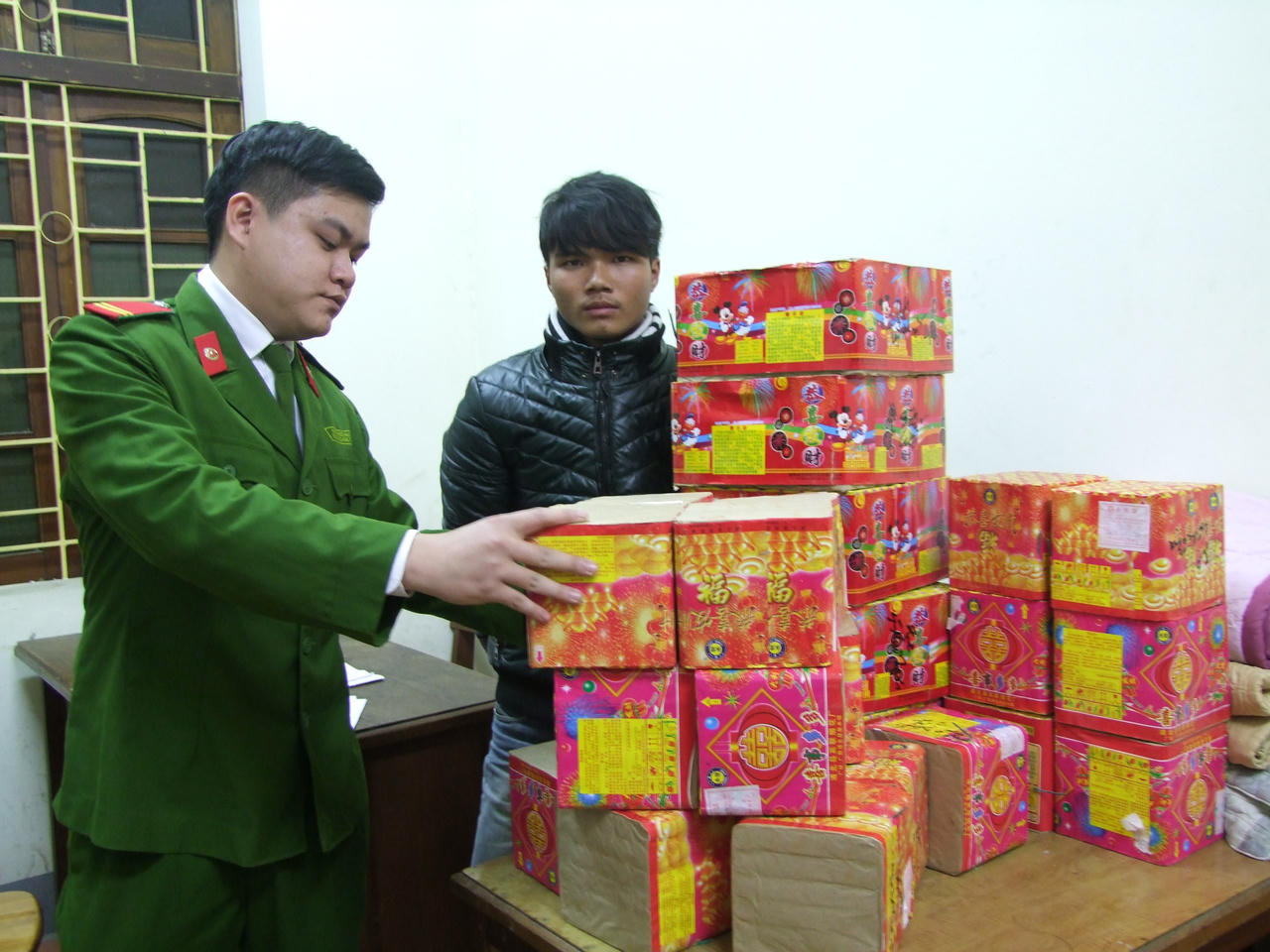 Hệ lụy khi pháo hoa không còn là hàng cấm