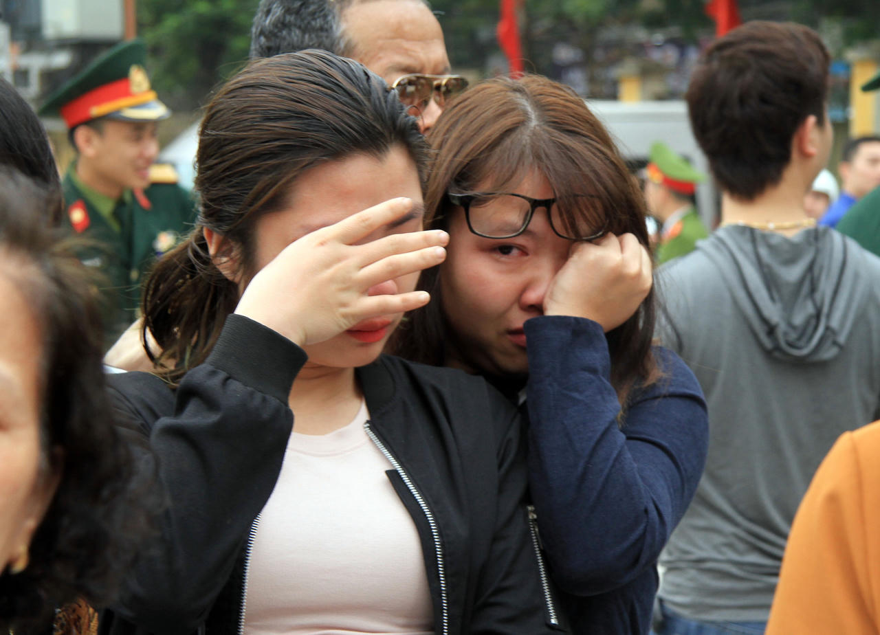 Hà Nội: Người thân bịn rịn tiễn các tân binh lên đường nhập ngũ