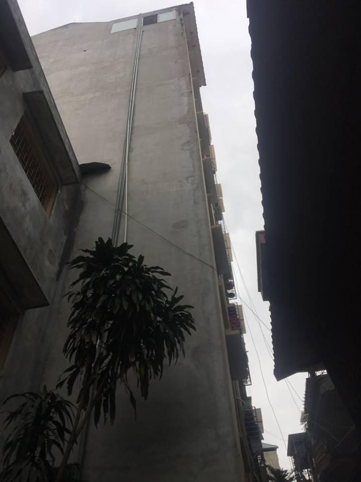 Hà Nội: Nhà sắp đổ do xây dựng vượt 5 tầng, người dân lo lắng...